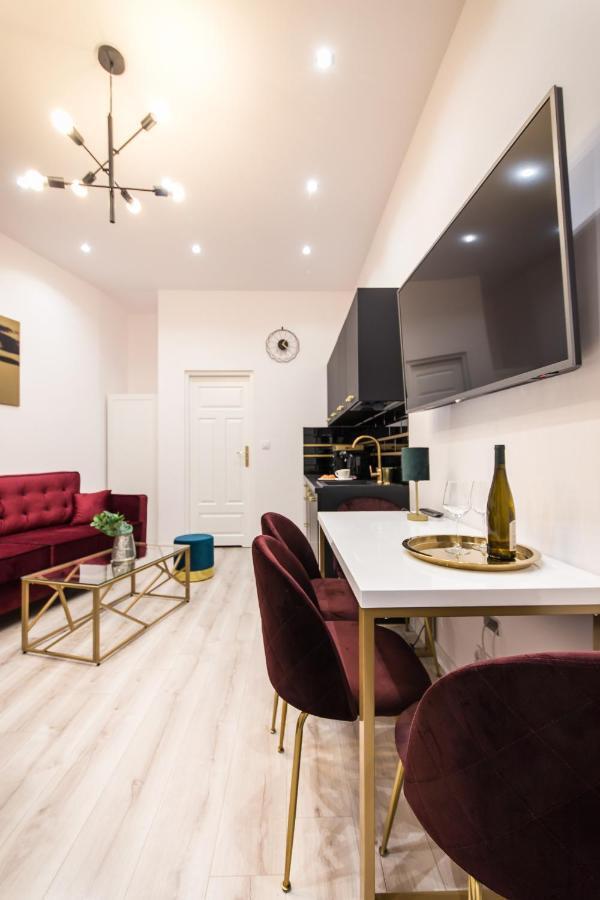 Golden Moonlight Apartment Жельона Гора Екстериор снимка